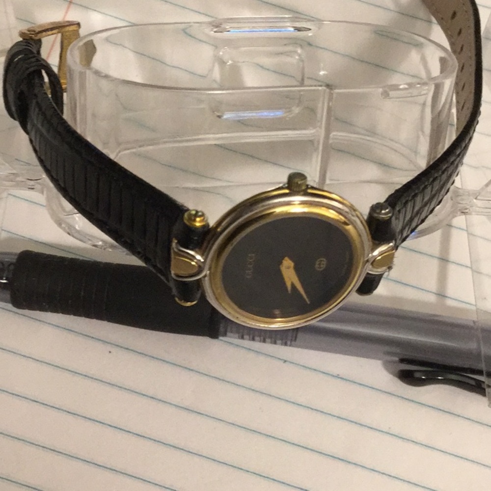 Women’s Gucci Watch 4500L - 081-288 New Battery.
